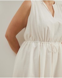 Atmos&Here Curvy - Verity Tiered V Neck Maxi Dress