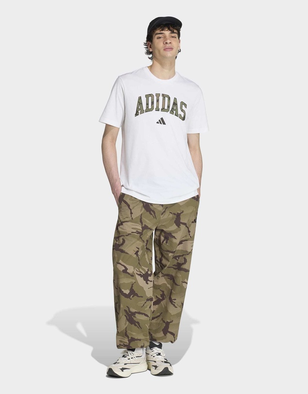 adidas Sportswear - CAMO SCRIPT GRAPHIC T-SHIRT Mens