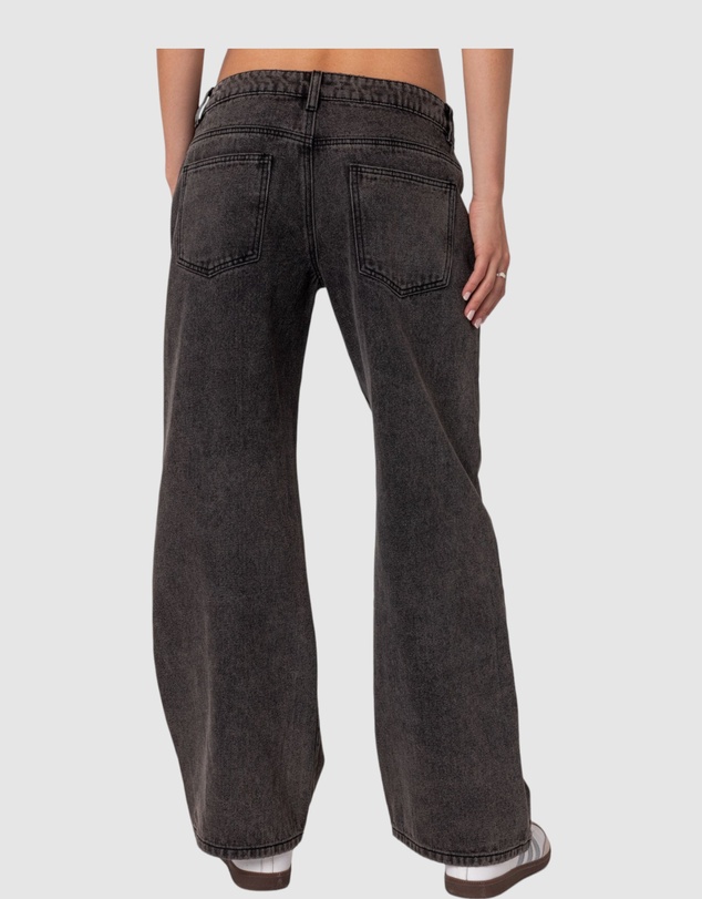 EDIKTED - Petite Raelynn Washed Low Rise Jeans