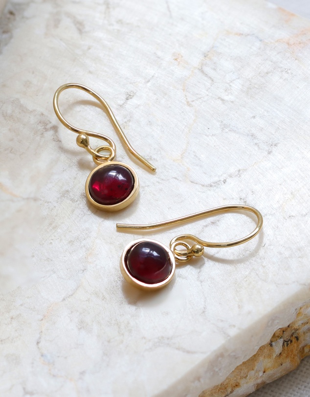 Elli Jewelry - Earrings Ear Hanger Basic Round with Garnet Gemstone in 925 Sterling Silver gold plated