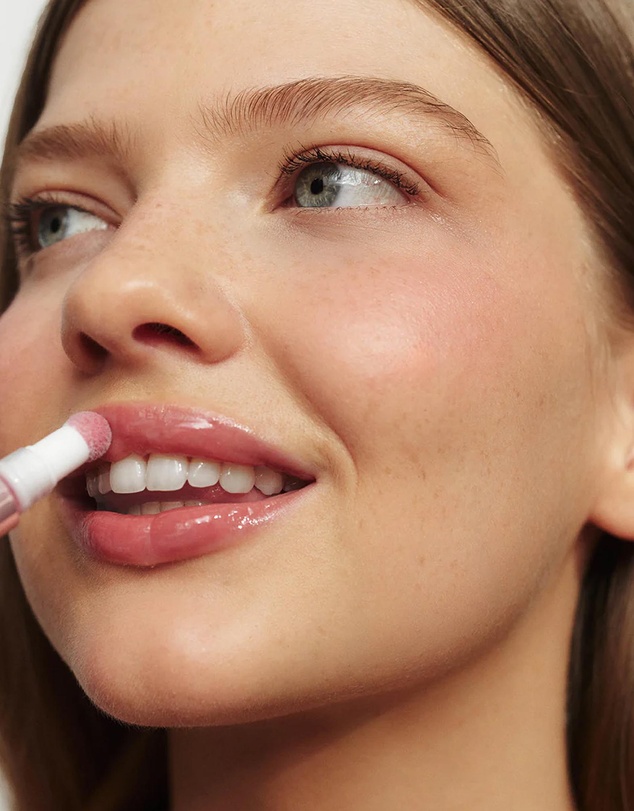 MCoBeauty - Glow Lip Plump 4-In-1 Treatment Oil - Amelia (Berry Mauve)