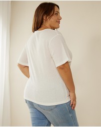 Atmos&Here Curvy - Sasha Waffle V-Neck Tee