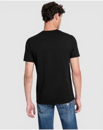 GUESS - Eco Painted Triangle T-Shirt