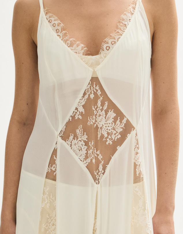 Minima Esenciales - Aisla Lace Insert Maxi Dress