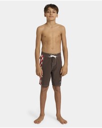 Quiksilver - Boys 8 to 16 Original 17