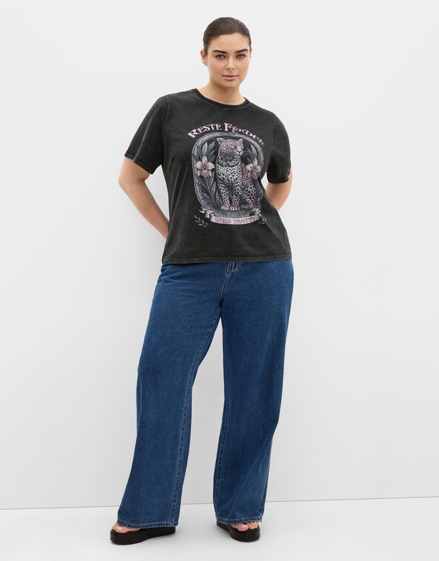 City Chic - Plus size Wild Beauty Tee - black acid wash