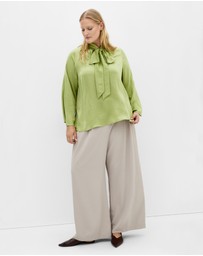 City Chic - Plus size Mahalia Neck Tie Top - matcha