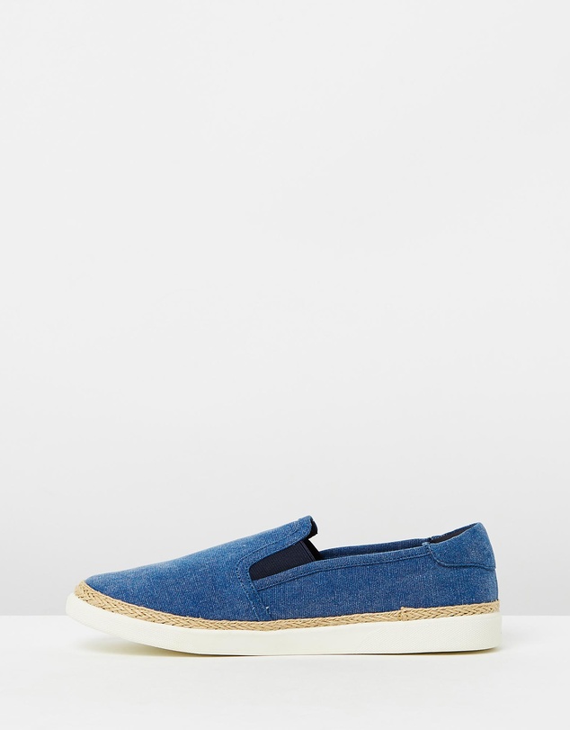 Vionic - Rae Slip-On Sneaker - Navy