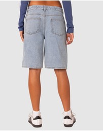 EDIKTED - Jacqui Low Rise Denim Bermuda Shorts
