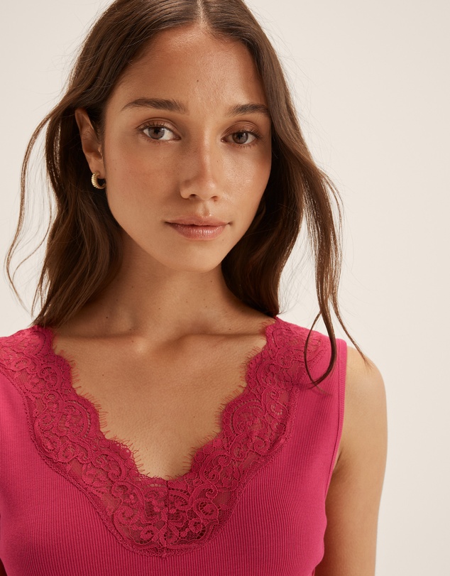 Review - Evie Lace Tank
