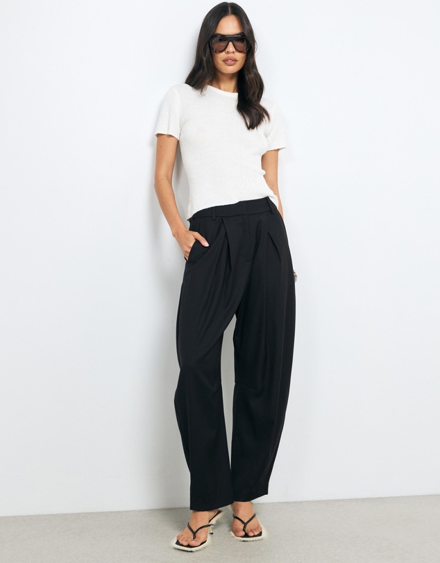 AERE - Tailored Barrel Leg Trousers