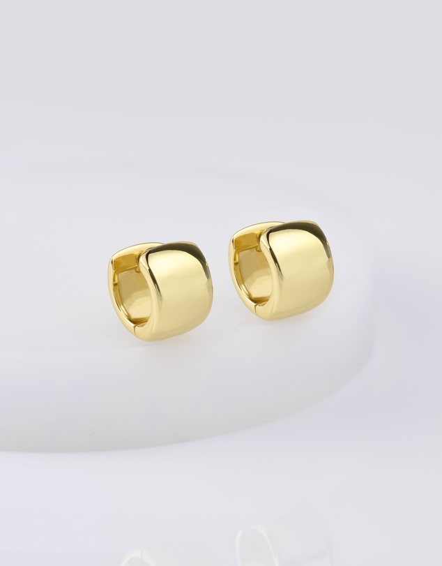 Wanderlust + Co - Classic Bold Gold 7mm Baby Huggie Earrings