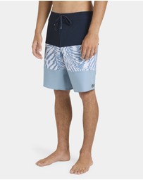 Billabong - Mens Tribong Performance 18.5