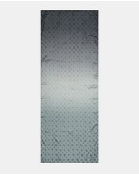GUESS - Cresidia Scarf