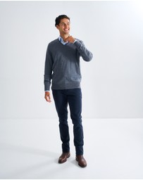 3 Wise Men - 3 Wise Men Fisher V Neck Merino Knit - Charcoal