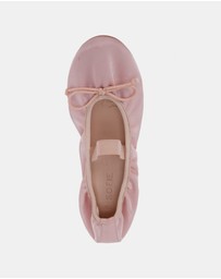 Miss Sofie - Medina Flats