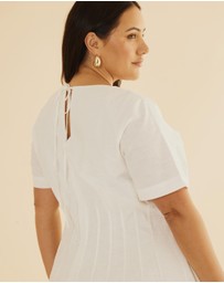 Atmos&Here Curvy - Maya Pleat Maxi Dress
