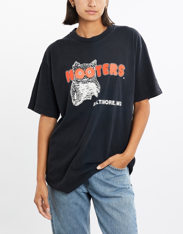Vintage by The Real Deal - Pre Loved - Vintage 90s Hooters Tee