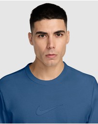 Nike - Sportswear Premium Essentials T-Shirt