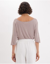 Amelius - Ottavia Three Quarter Batwing Tee