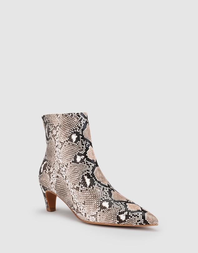 Chaos & Harmony - Nightfall Boot