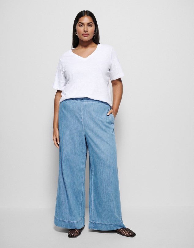 Commonry - Rue V Neck Tee
