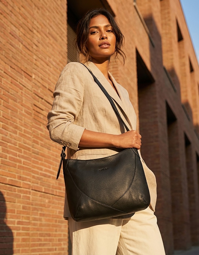 Cobb & Co - Yarra Leather Shoulder Bag