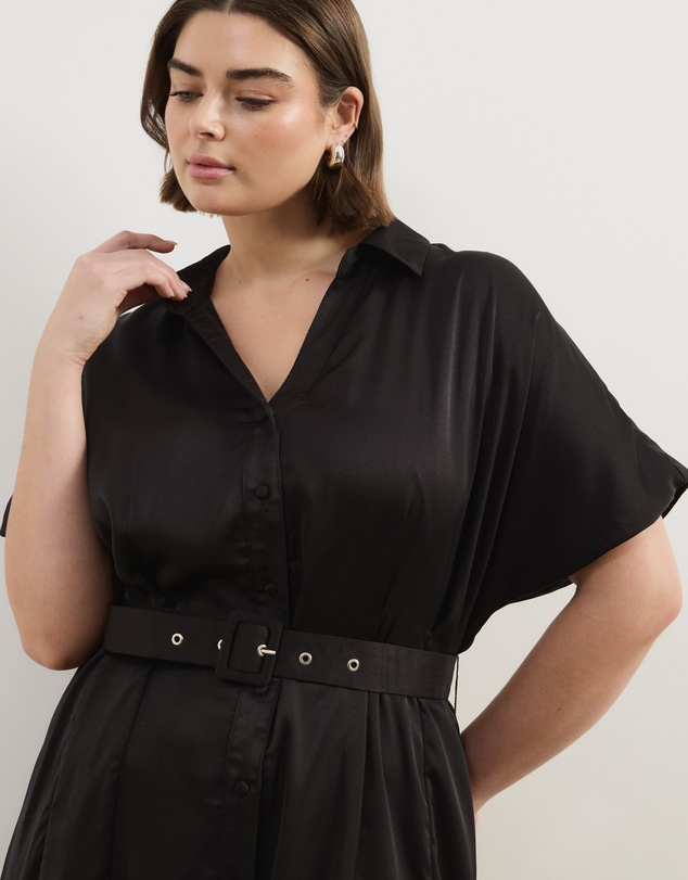Atmos&Here Curvy - Margot Satin Short Sleeve Midi Dress