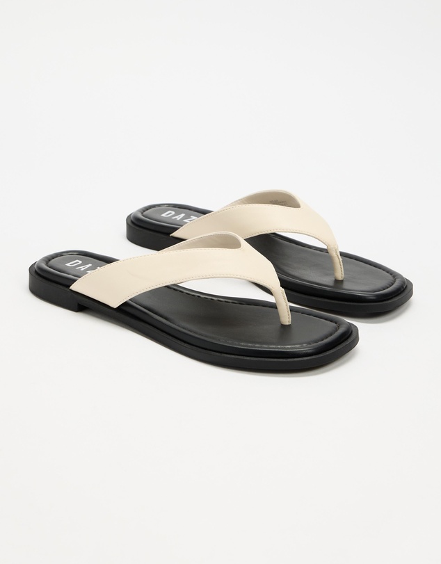 Dazie - Isla Contrast Stitch Thongs