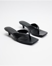 Atmos&Here - Tilly Square Toe Thong Leather Kitten Heels