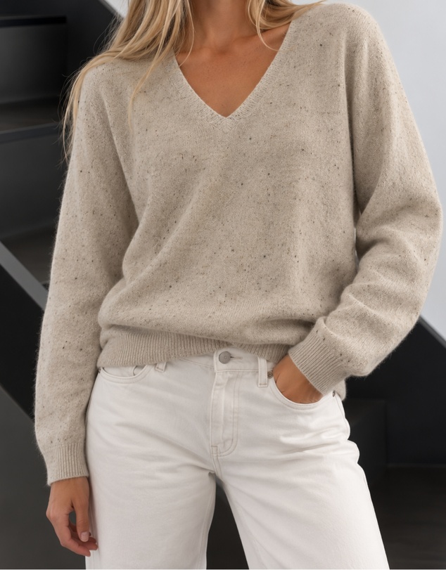 SILK MAGNOLIA - Merino Wool V-Neck Jumper