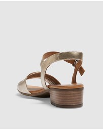 Easy Steps - Maisy