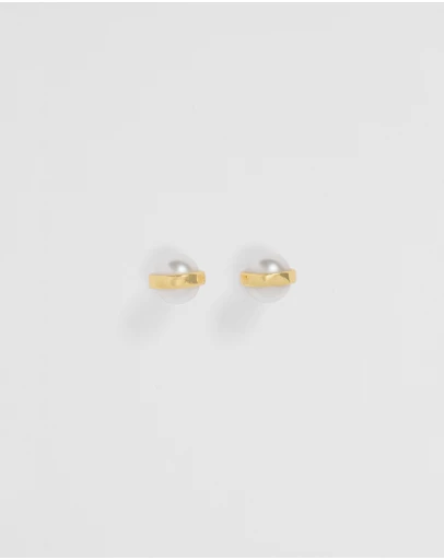 Country Road - Pearl Stud Earring