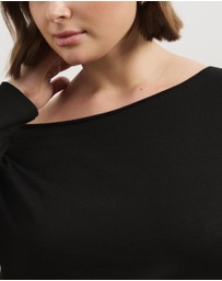 Atmos&Here Curvy - Della Off Shoulder Fine Knit Top