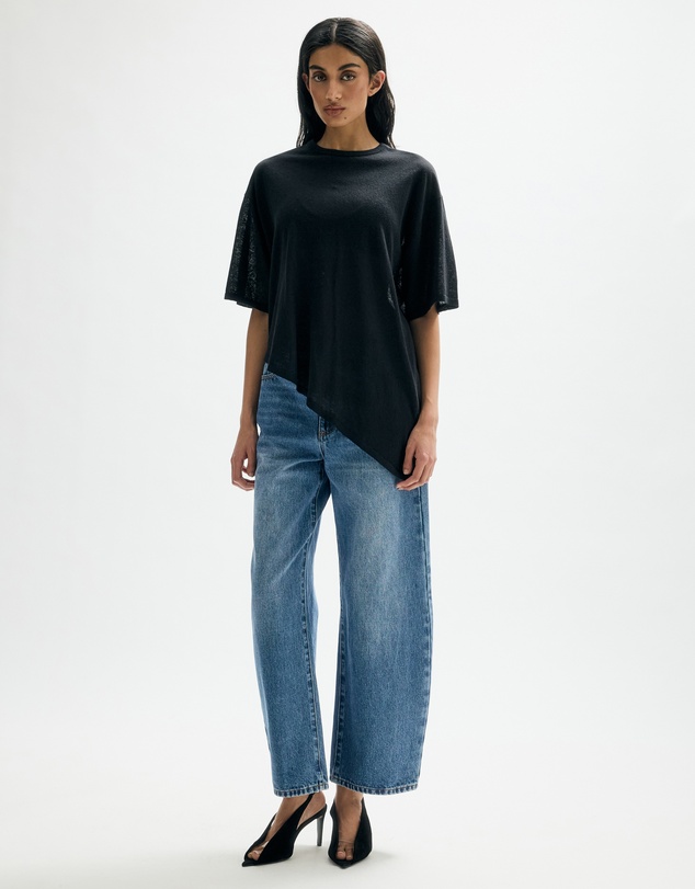 Minima Esenciales - Solal Asymmetrical Hem Knit Tee