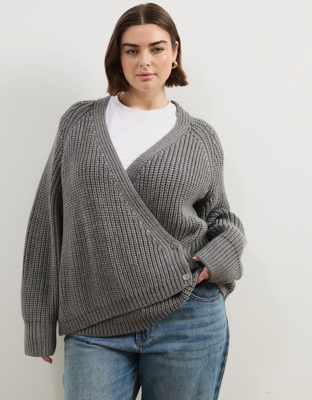 Atmos&Here Curvy - Reese Chunky Knit Wrap Cardigan