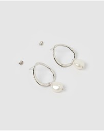 Izoa - Mini Pearl Drop Earrings