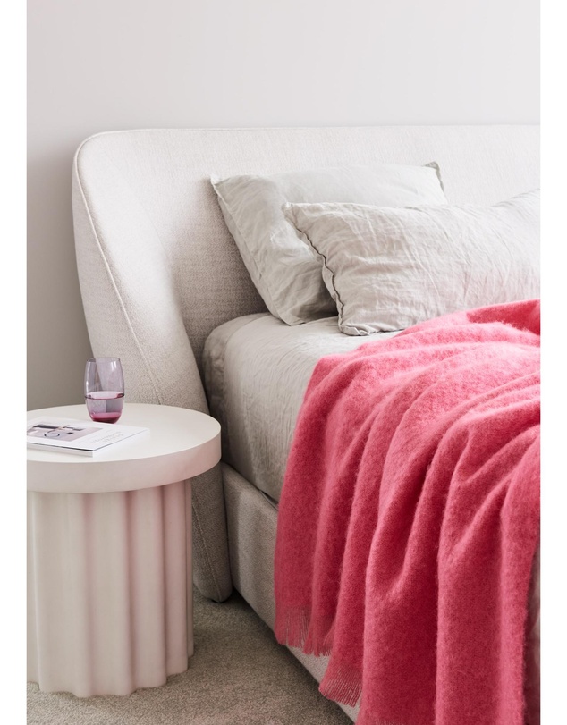 St Albans - Mohair Throw Rose
