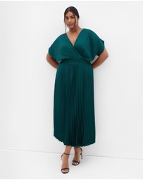 City Chic - Plus size Elia Pleat Dress - emerald