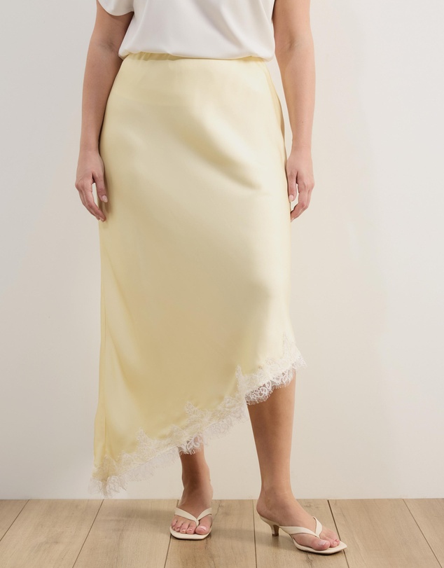 Atmos&Here Curvy - Leoni Asymmetric Lace Satin Skirt