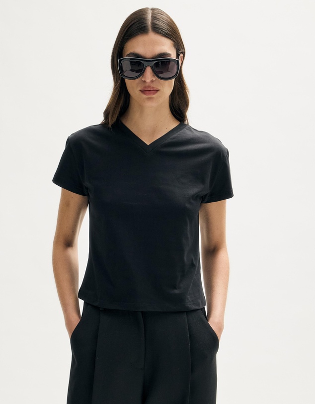 Minima Esenciales - Sabine High V Neck T-Shirt