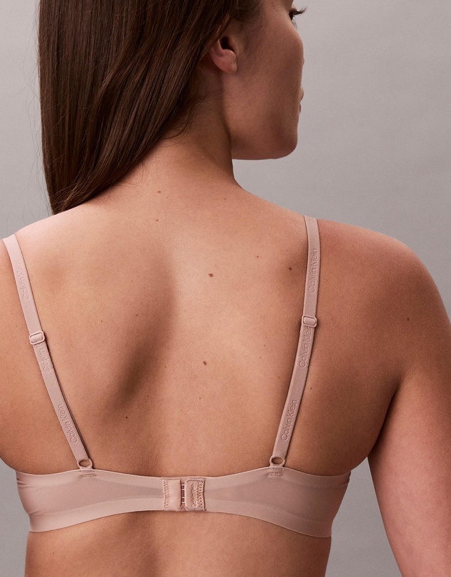 Calvin Klein - Perfectly Fit Ultralight Lightly Lined Demi Bra