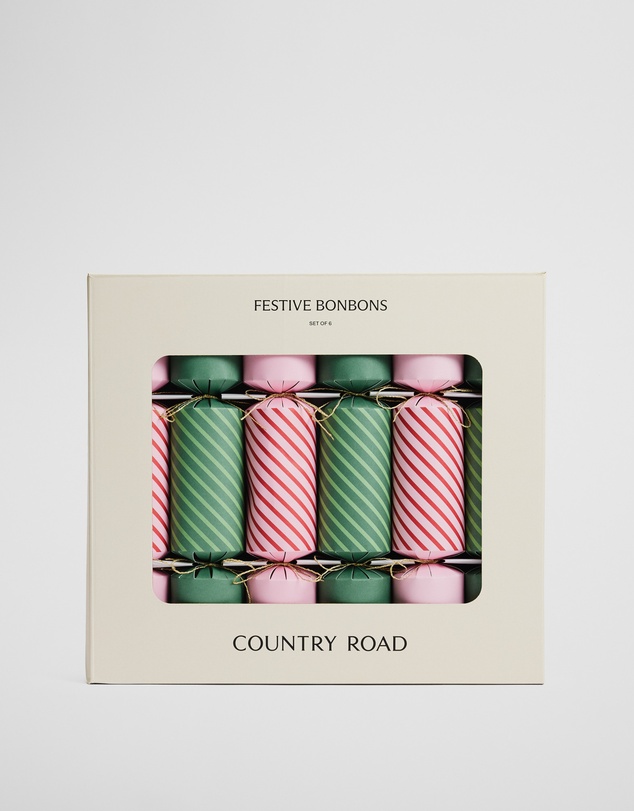 Country Road - Christmas Crackers