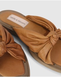 Belle & Bloom - You & I Knot Detail Slides