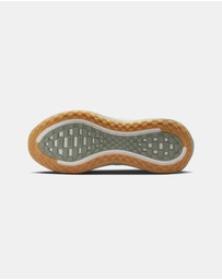 Nike - Nike Vomero Plus - Men's