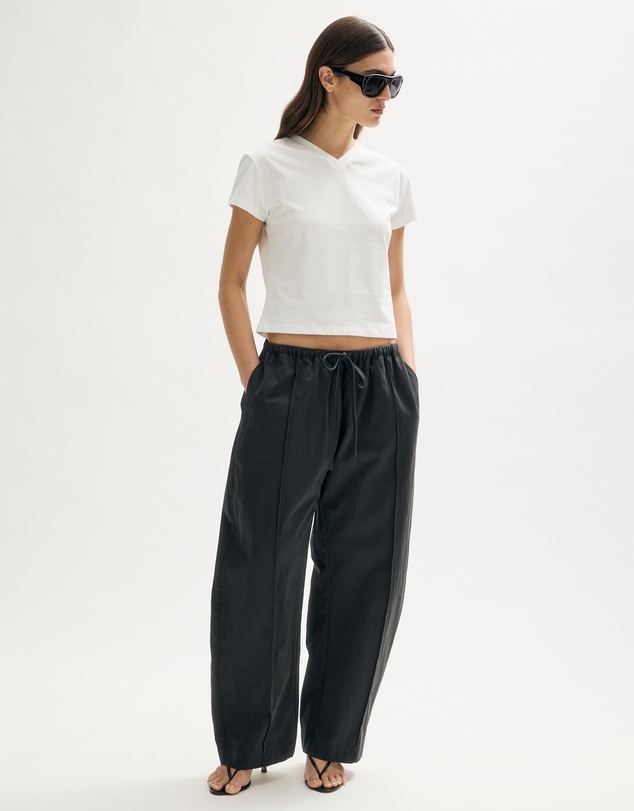 Minima Esenciales - Sabine High V Neck T-Shirt
