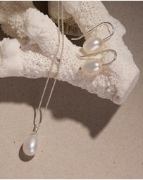 Najo - Isla Silver Pearl (White) Earring