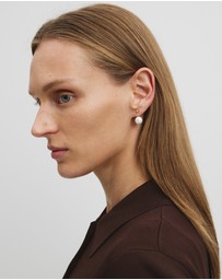 Country Road - Ariel Pearl Drop Stud