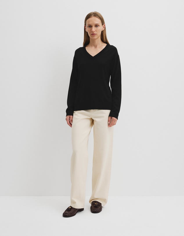 Country Road - Lightweight Merino Wool V-neck Knit