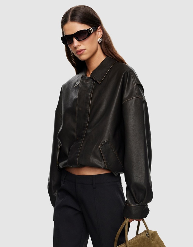 Lioness - Kenny Bomber
